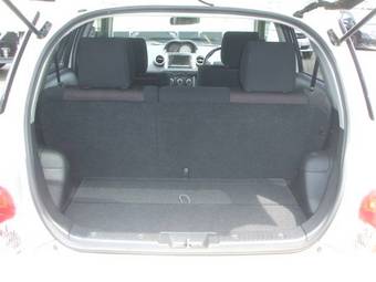 2004 Toyota ist Pics
