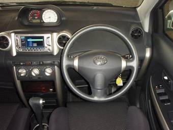 2004 Toyota ist Photos
