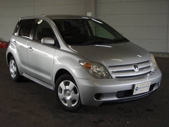 2004 Toyota ist Photos