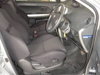 2004 Toyota ist Pictures