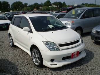 2004 Toyota ist Pictures