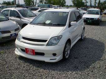 2004 Toyota ist Photos