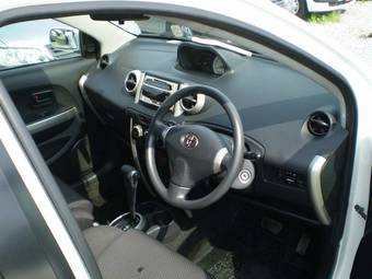 2004 Toyota ist Photos