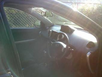 2004 Toyota ist Pictures