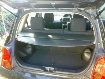 2004 Toyota ist Photos