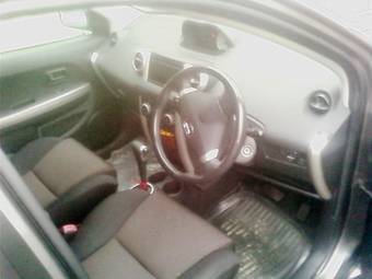 2004 Toyota ist Photos