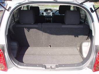 2004 Toyota ist Pictures