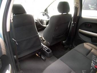 2004 Toyota ist Photos