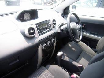 2004 Toyota ist Photos