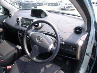 2004 Toyota ist Photos