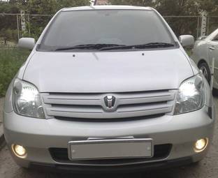 2004 Toyota ist Photos