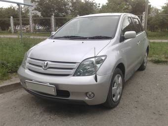2004 Toyota ist Photos
