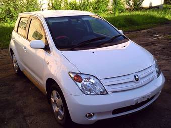 2004 Toyota ist Photos