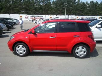 2004 Toyota ist Photos