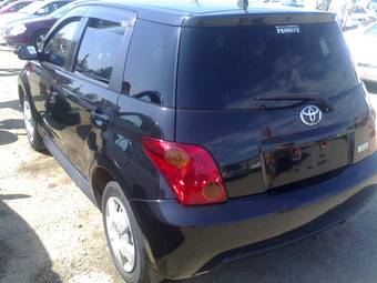 2004 Toyota ist Photos