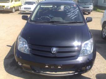 2004 Toyota ist Photos