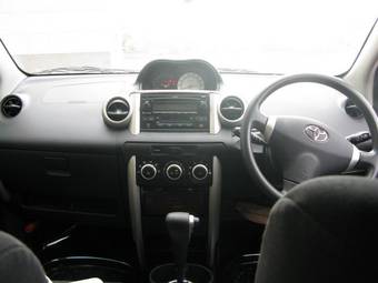 2004 Toyota ist Photos