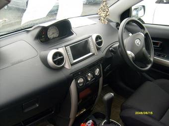 2004 Toyota ist Photos