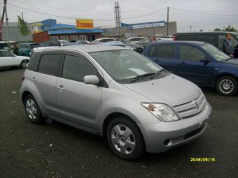 2004 Toyota ist Photos