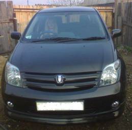 2004 Toyota ist Photos
