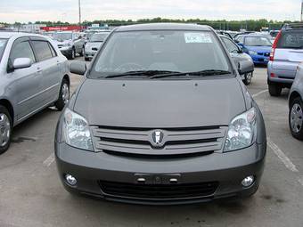 2004 Toyota ist Photos
