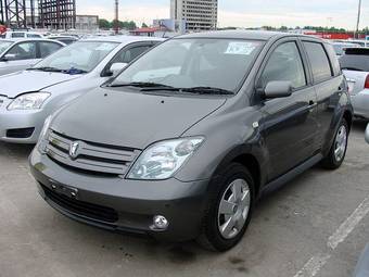 2004 Toyota ist Pictures