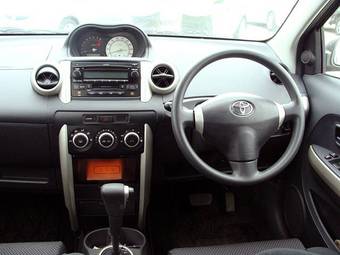 2004 Toyota ist Images