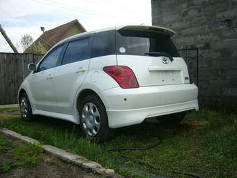 2004 Toyota ist Photos