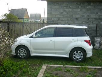 2004 Toyota ist Photos