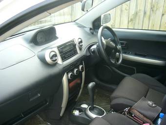 2004 Toyota ist Photos