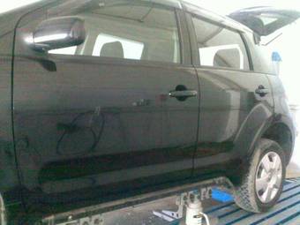 2004 Toyota ist Photos