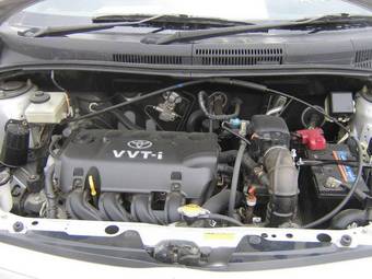 2004 Toyota ist Pictures