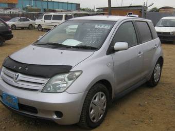 2004 Toyota ist Photos