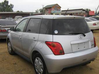 2004 Toyota ist Photos