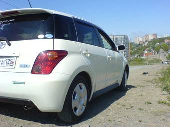 2004 Toyota ist Photos