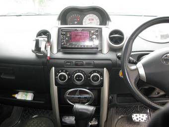 2004 Toyota ist Pictures