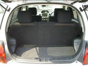 2004 Toyota ist Photos