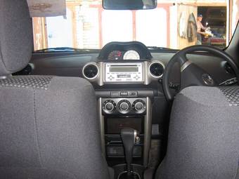 2004 Toyota ist Photos