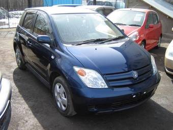 2004 Toyota ist Images