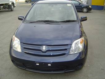 2004 Toyota ist Photos