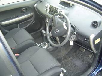2004 Toyota ist Photos