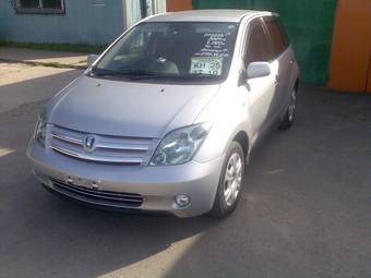 2004 Toyota ist Photos
