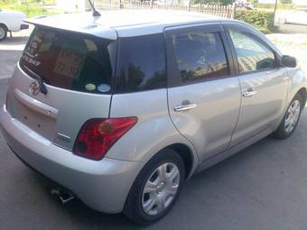 2004 Toyota ist Photos