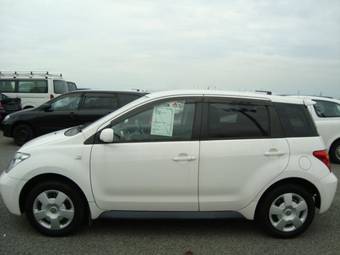 2004 Toyota ist Pictures