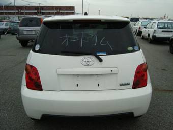 2004 Toyota ist Photos