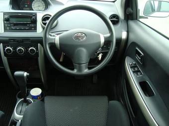 2004 Toyota ist Photos