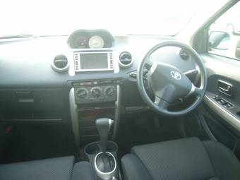 2004 Toyota ist Photos