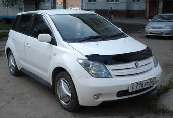 2004 Toyota ist Photos