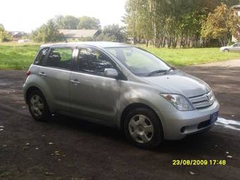 2004 Toyota ist Photos