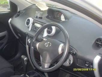2004 Toyota ist Pictures